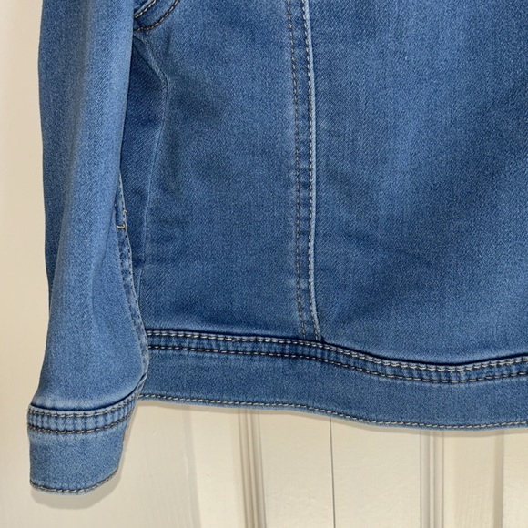 Kids great condition cat & Jack Jean jacket size 3T - Picture 3 of 6